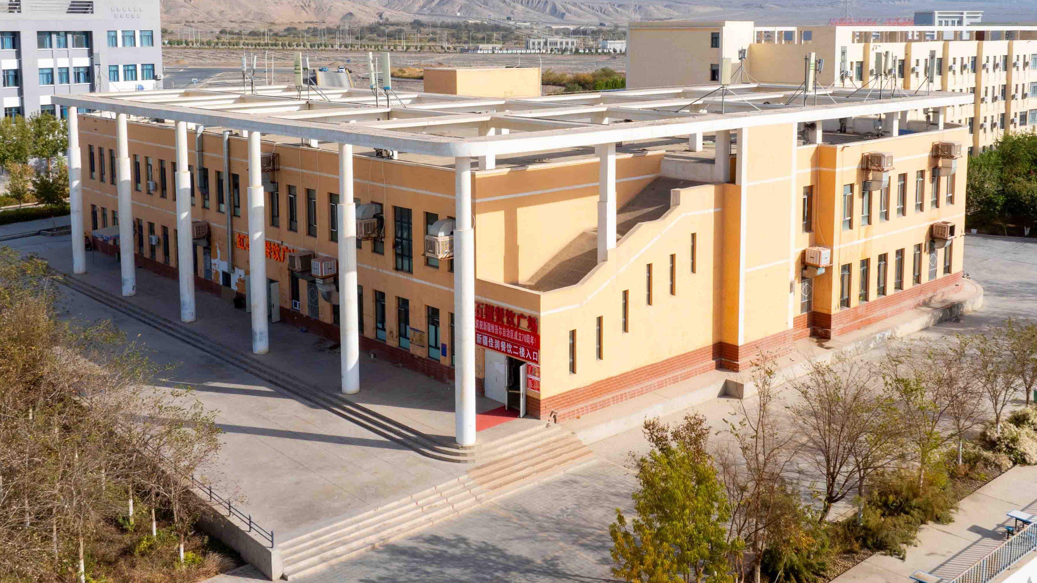 红石榴餐饮广场